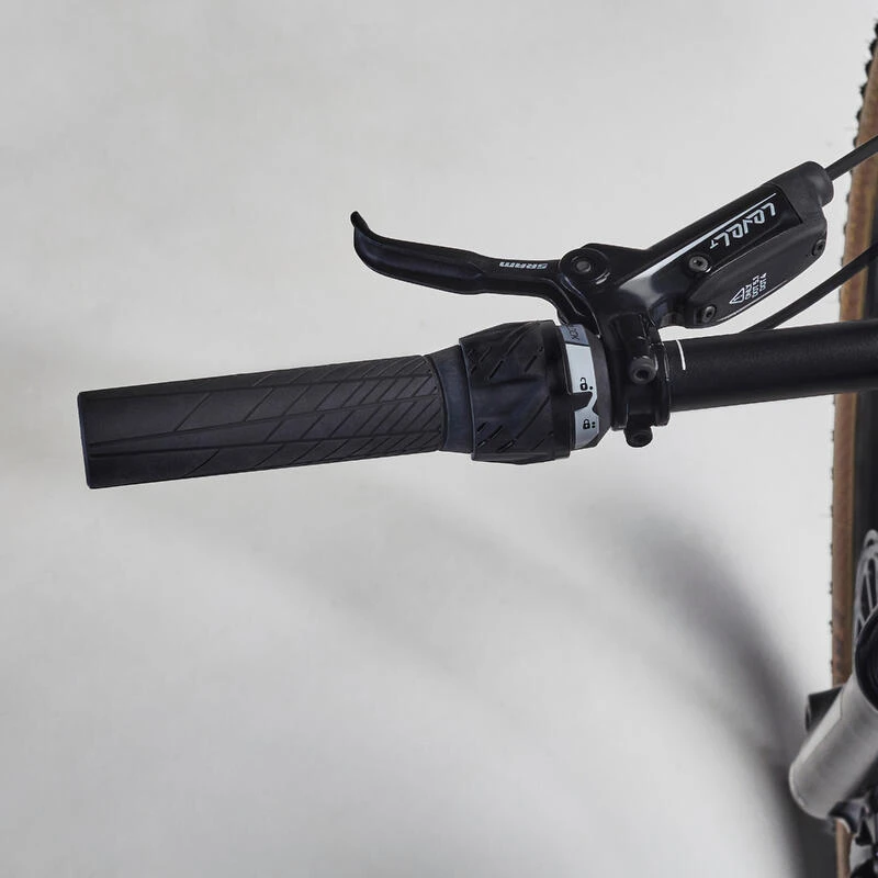 Rockrider VELO VTT Cross Country RACE 900 GX Eagle, Roues Mavic Crossmax, Cadre Carbone 10 Rockrider VELO VTT Cross Country RACE 900 GX Eagle, Roues Mavic Crossmax, Cadre Carbone – Image 10